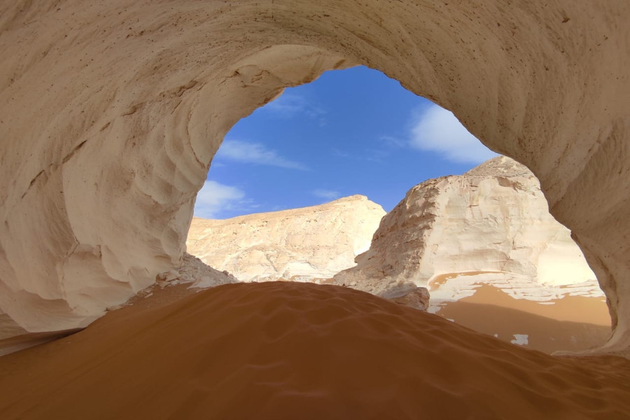https://marsaalam-trip.com/wp-content/uploads/2024/09/white-desert-rocks.jpg